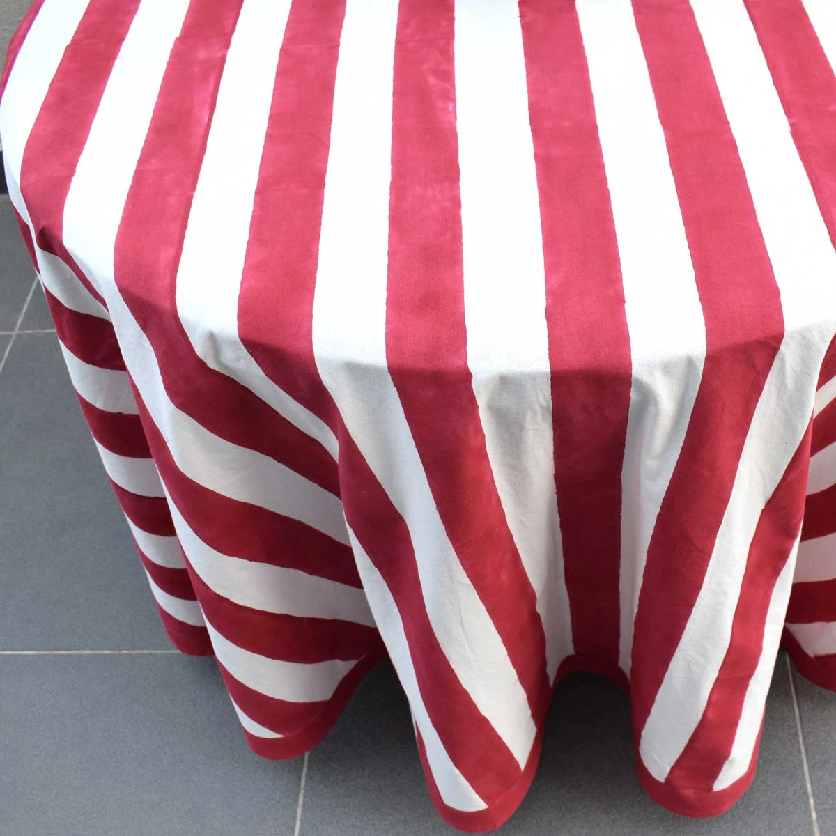 Round 220 cms Cotton French Design Table Cover Big Stripe Red 271030