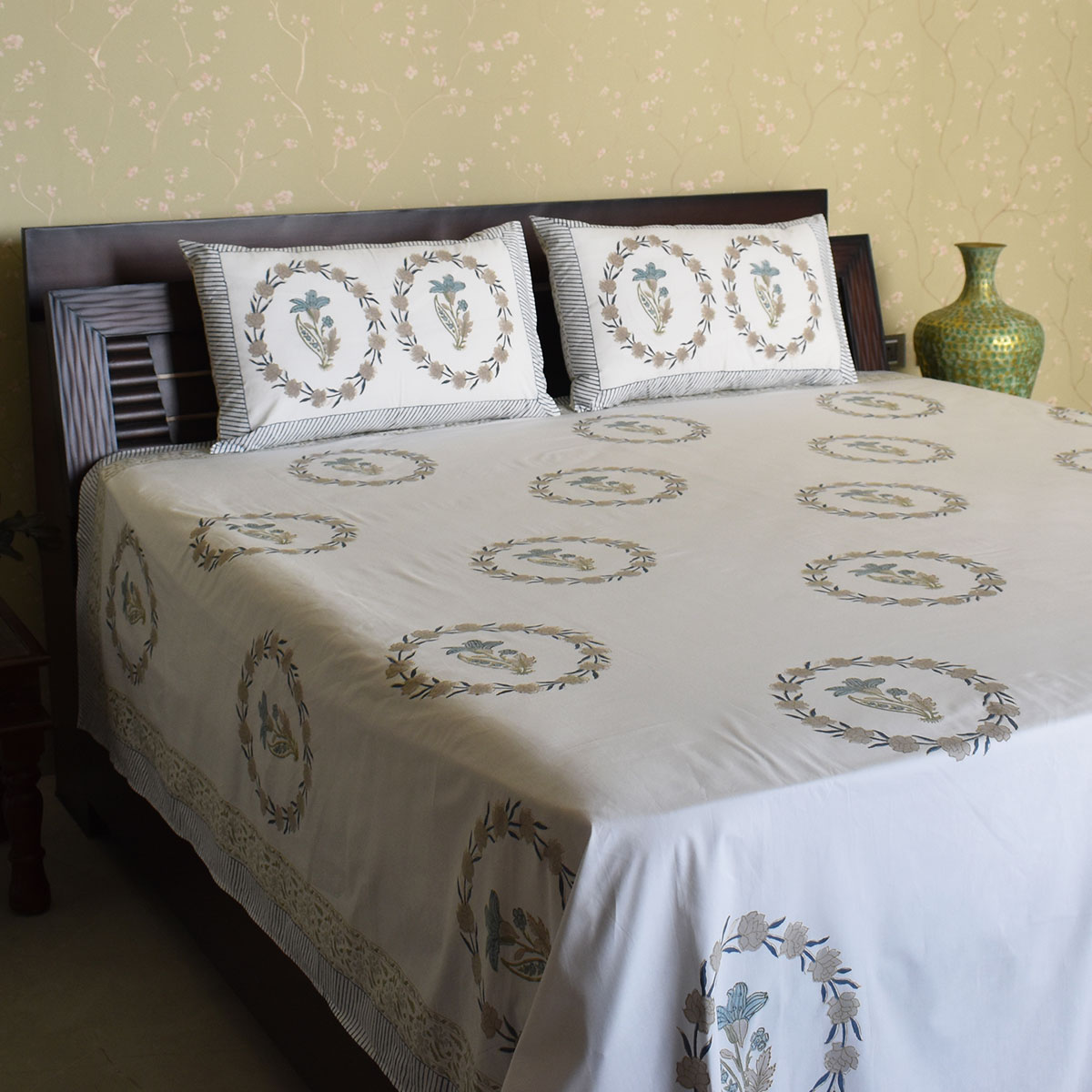 King Size Block Printed Percale Fine Cotton Bedspread with 2 Pillow Cases 200814