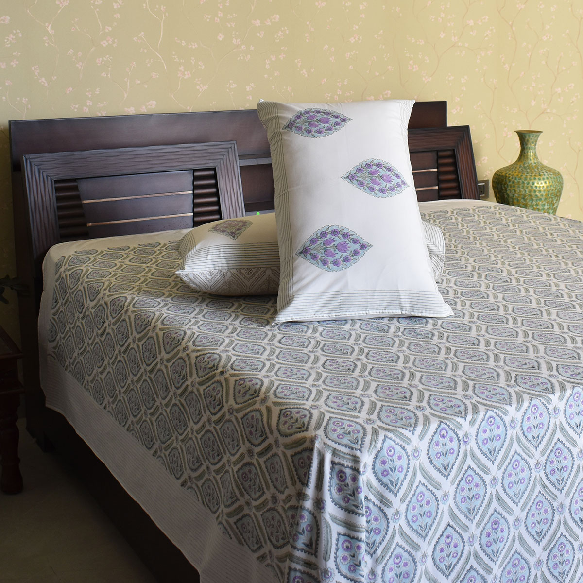 King Size Block Printed Percale Fine Cotton Bedspread with 2 Pillow Cases 200827