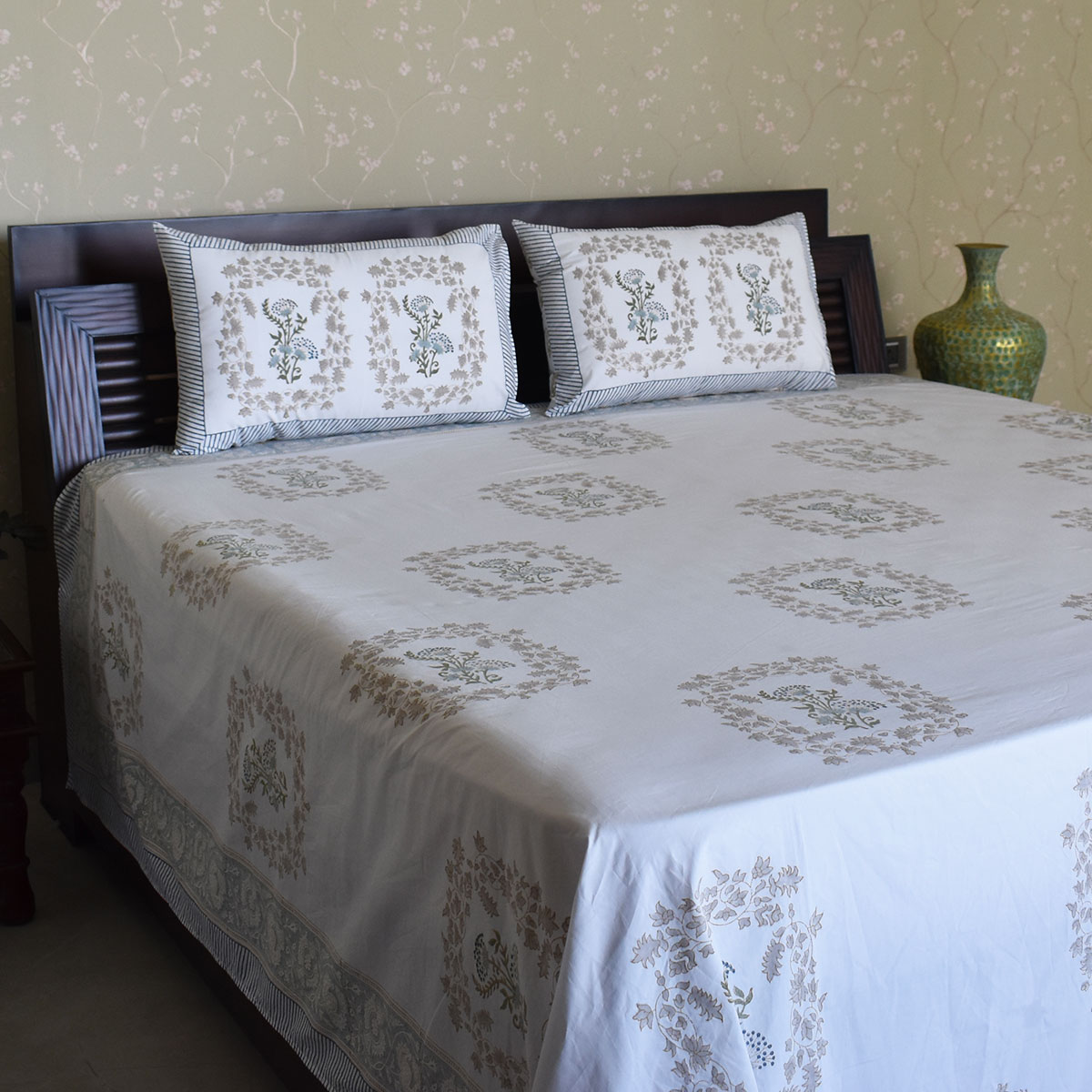 King Size Block Printed Percale Fine Cotton Bedspread with 2 Pillow Cases 200833