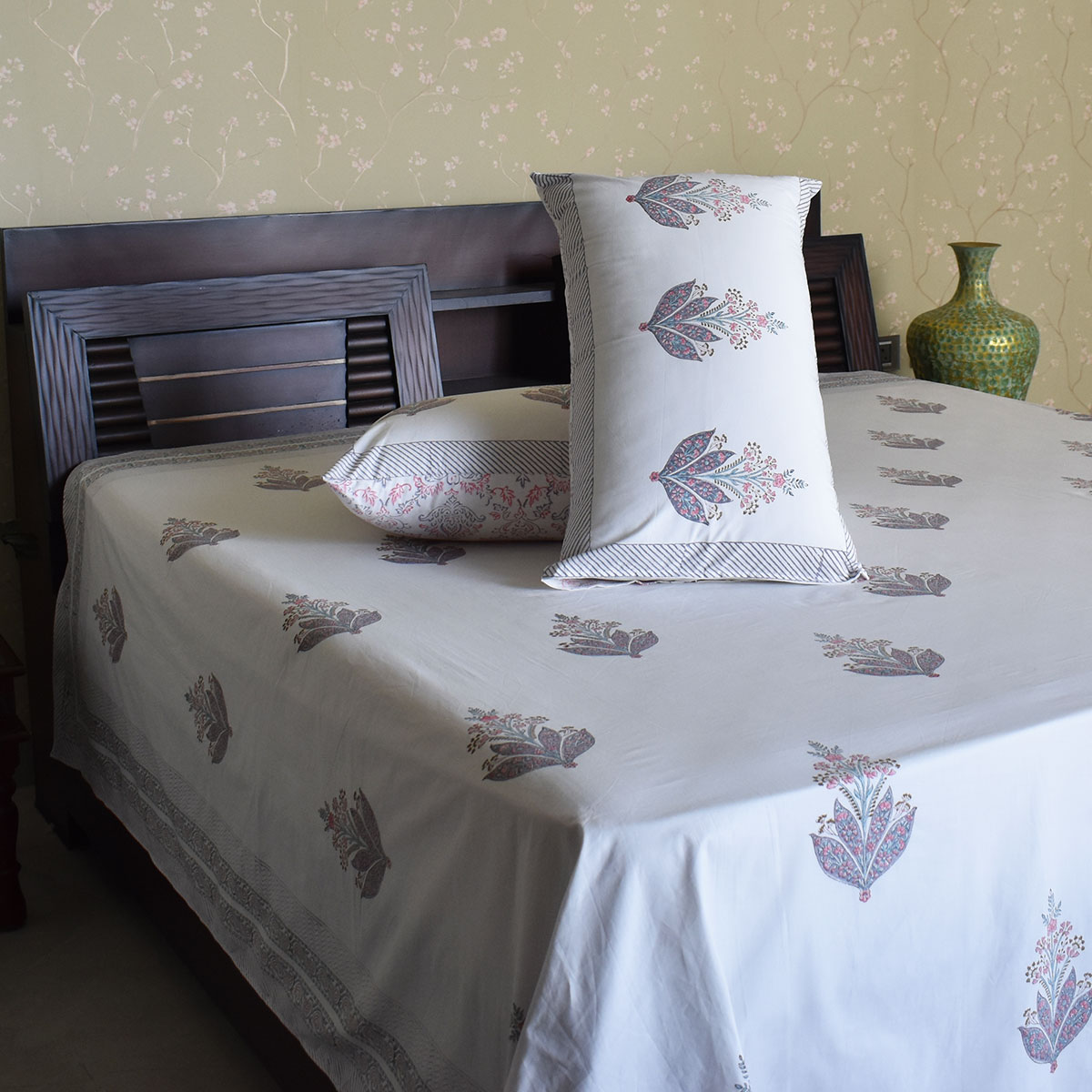 King Size Block Printed Percale Fine Cotton Bedspread with 2 Pillow Cases 200847