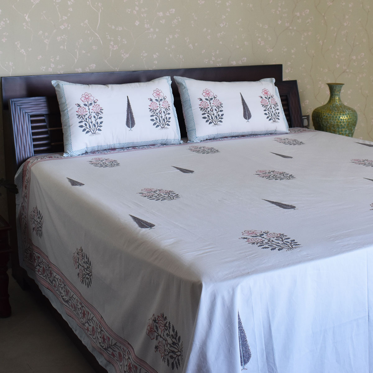 King Size Block Printed Percale Fine Cotton Bedspread with 2 Pillow Cases 200927