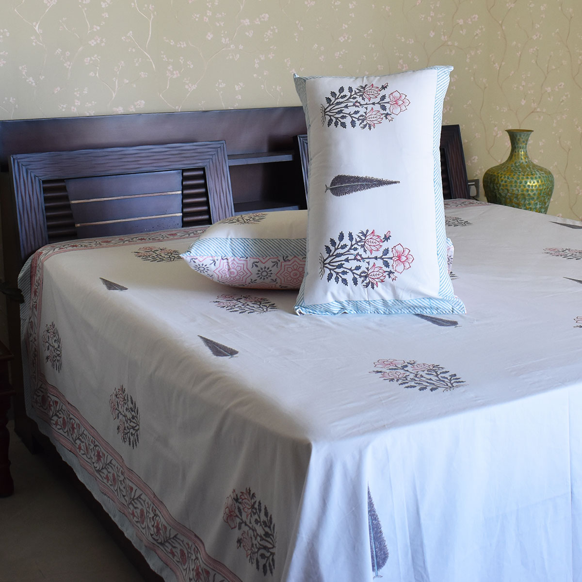 King Size Block Printed Percale Fine Cotton Bedspread with 2 Pillow Cases 200927