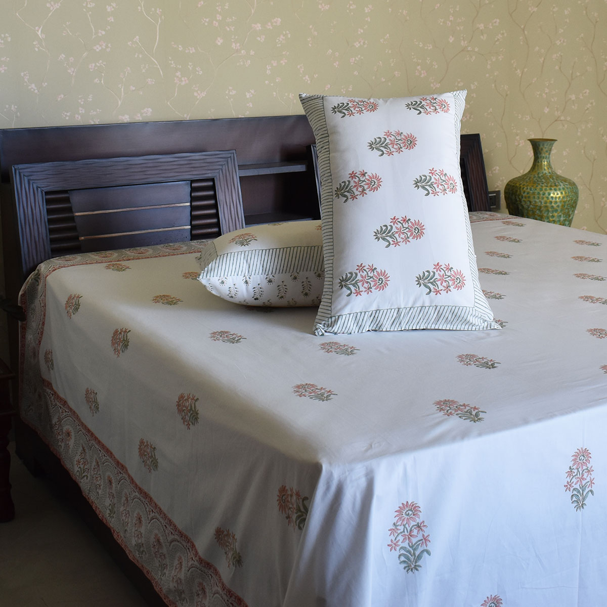 King Size Block Printed Percale Fine Cotton Bedspread with 2 Pillow Cases 200933