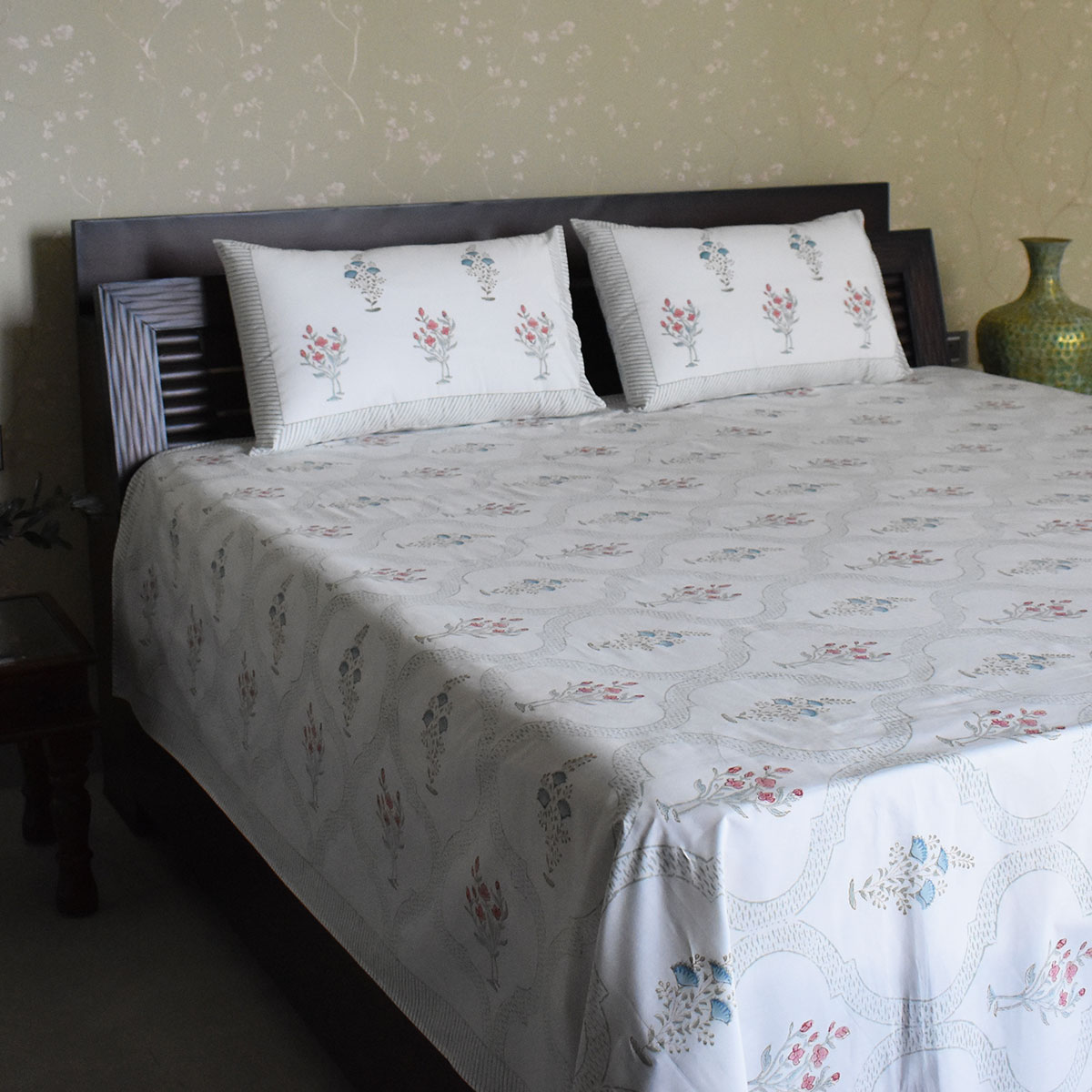 Queen Size Percale Fine Cotton Bedspread with 2 Pillow Cases 200012