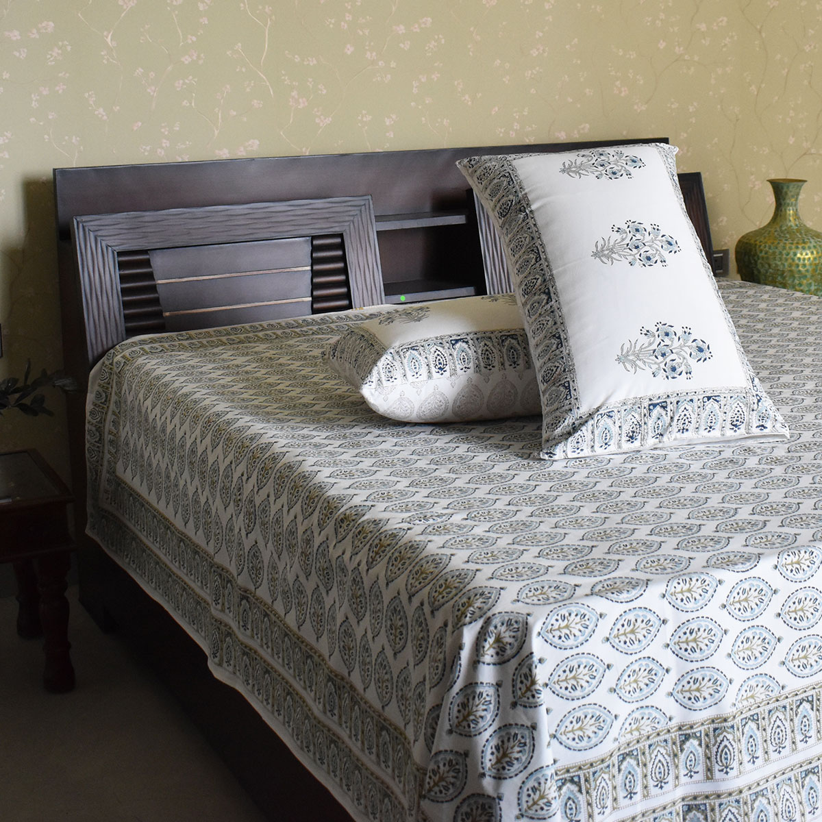 Queen Size Percale Fine Cotton Bedspread with 2 Pillow Cases 200026