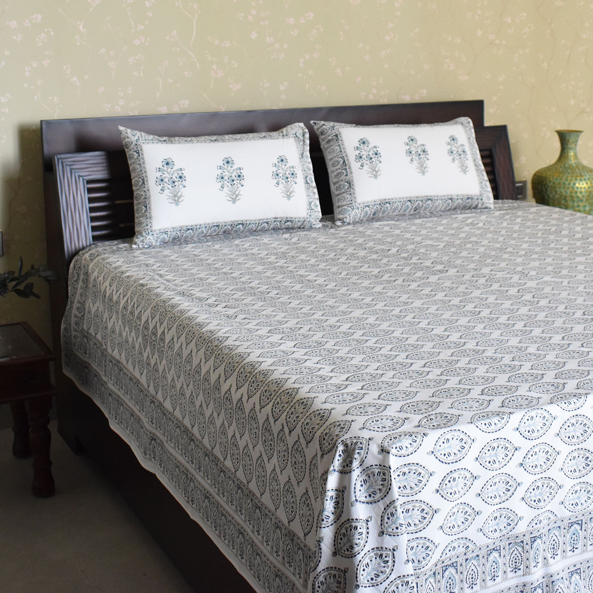 Queen Size Percale Fine Cotton Bedspread with 2 Pillow Cases 200039