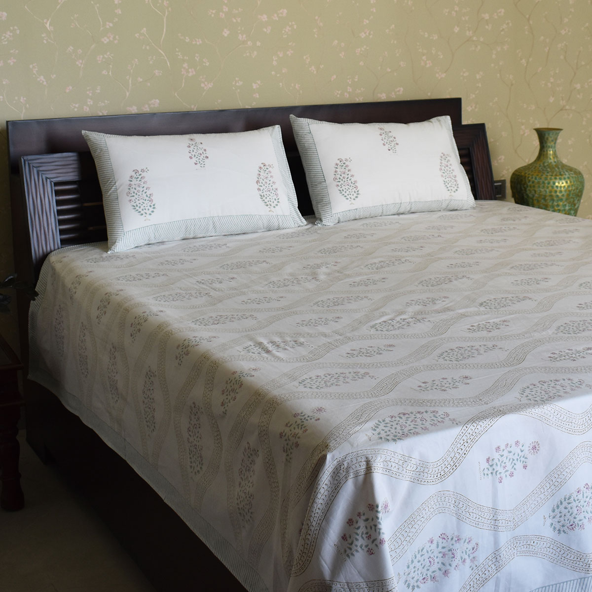 Queen Size Percale Fine Cotton Bedspread with 2 Pillow Cases 200082