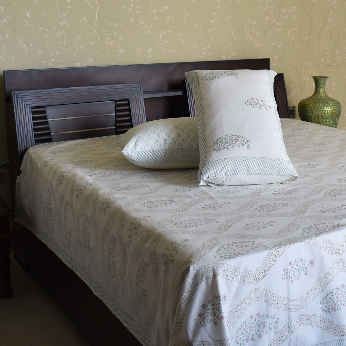 Queen Size Percale Fine Cotton Bedspread with 2 Pillow Cases 200082