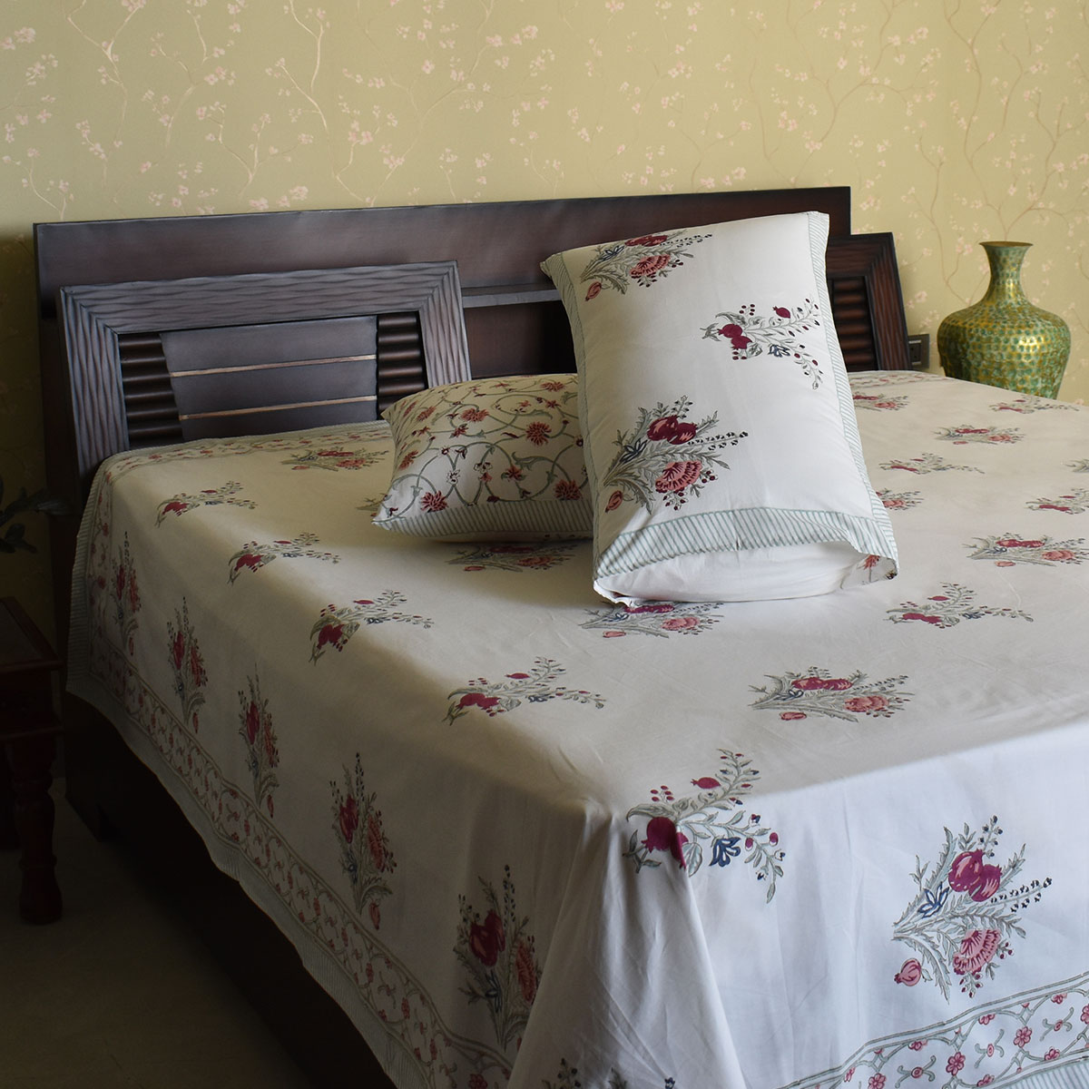 Queen Size Percale Fine Cotton Bedspread with 2 Pillow Cases 200084