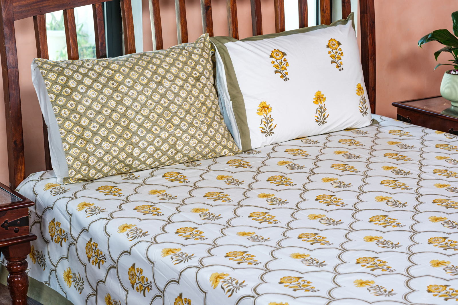 Hand Block Printed Cotton Percale Queen Size Bedspread  700189