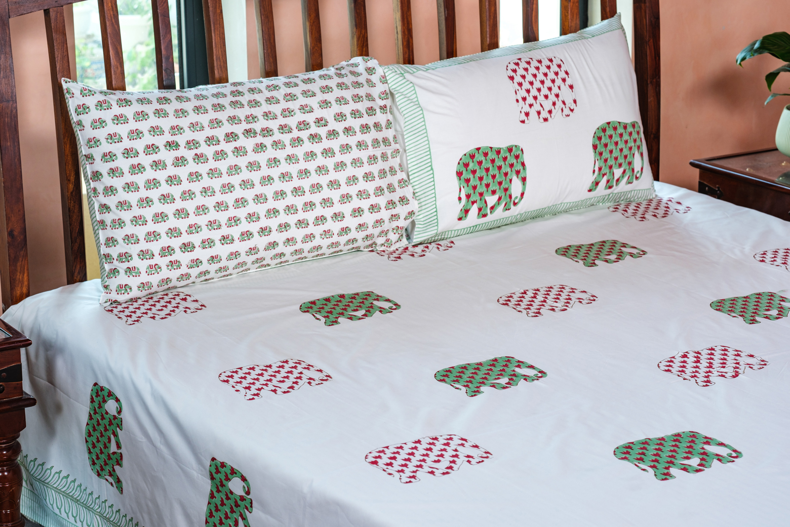 Hand Block Printed Cotton Percale Queen Size Bedspread 700220