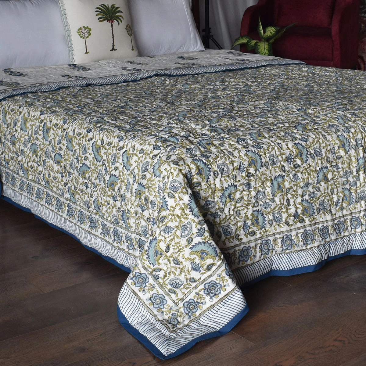 Hand Block Printed Cotton Queen Size Quilt Carnation Blue 260121