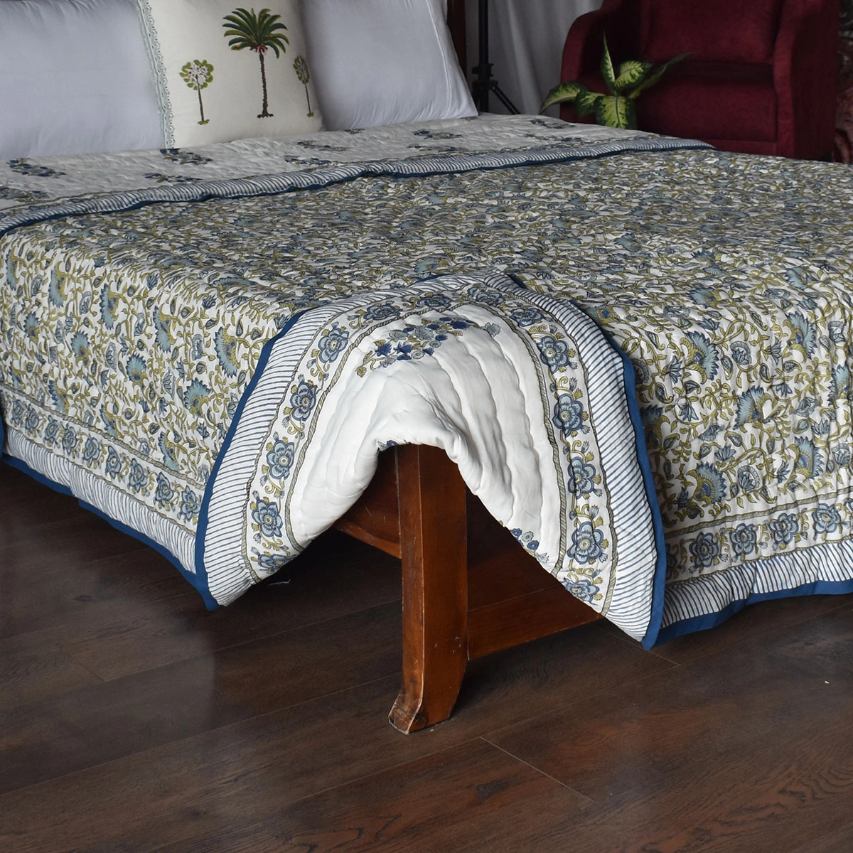 Hand Block Printed Cotton Queen Size Quilt Carnation Blue 260121