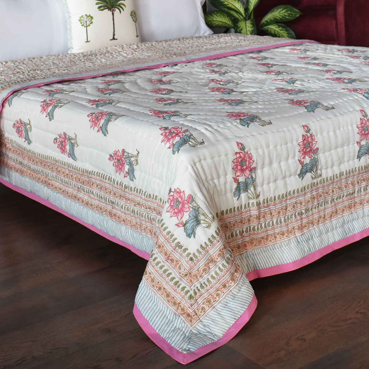 Hand Block Printed Cotton Queen Size Quilt   Castle Creeper 251218