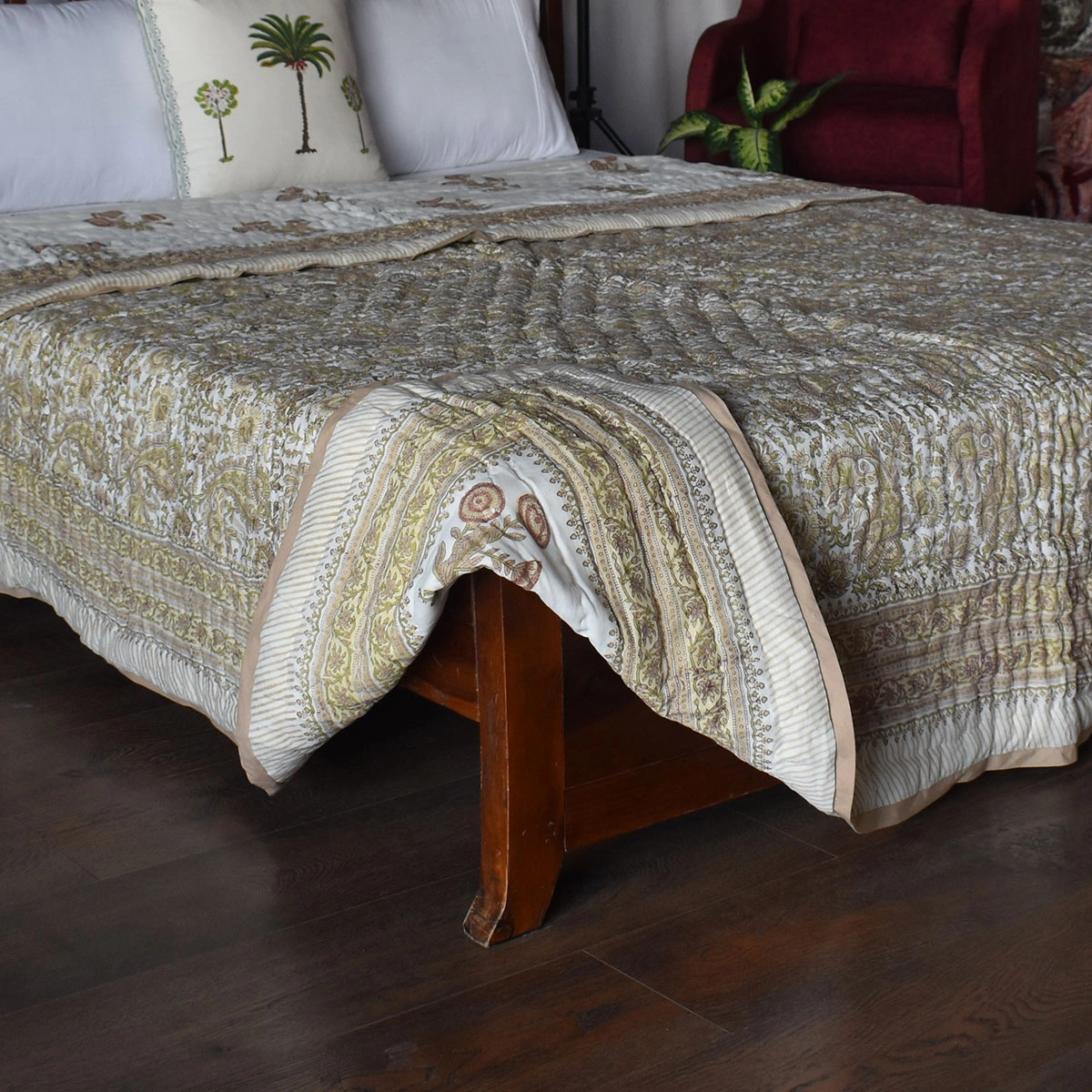 Hand Block Printed Cotton Queen Size Quilt Desert Paisley 260114