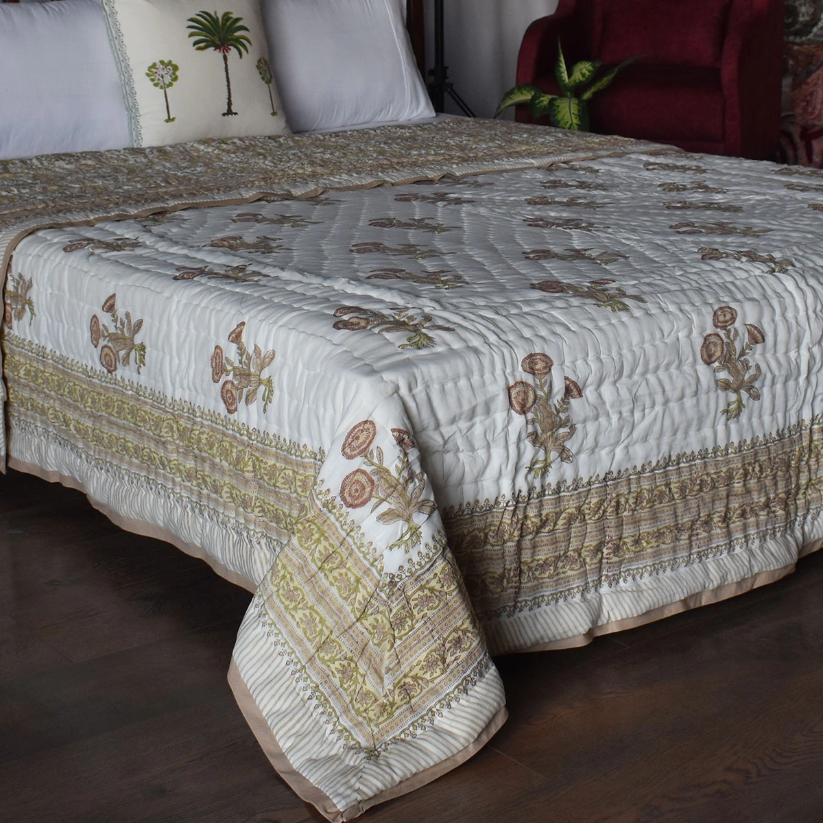 Hand Block Printed Cotton Queen Size Quilt Desert Paisley 260114