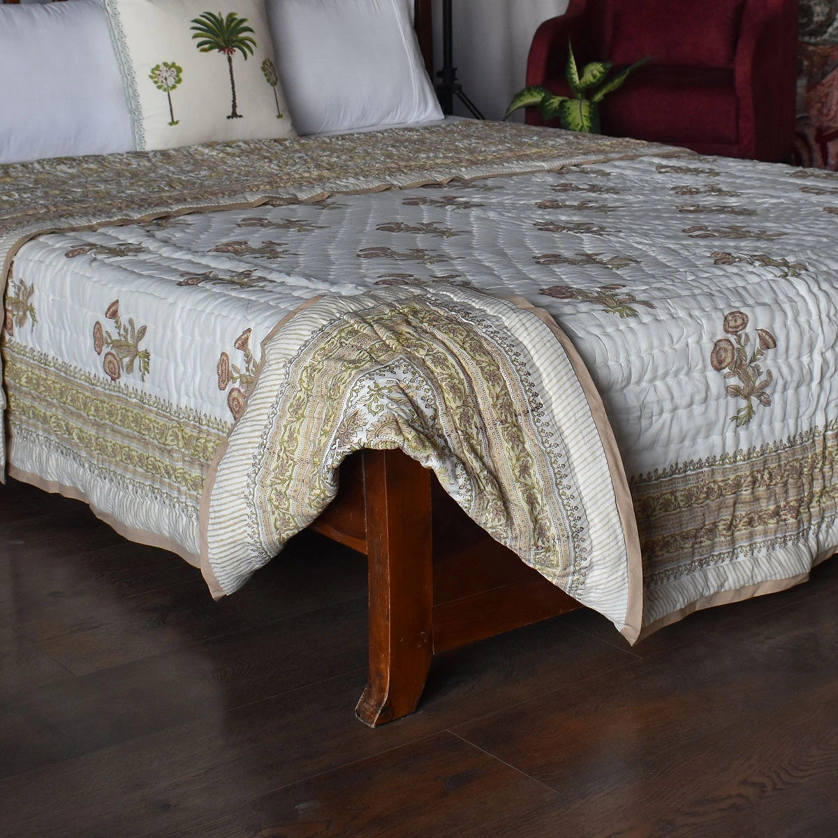 Hand Block Printed Cotton Queen Size Quilt Desert Paisley 260114