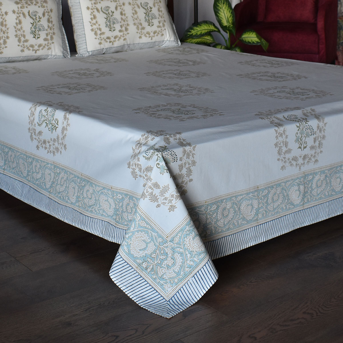 King Size Block Printed Percale Fine Cotton Bedspread with 2 Pillow Cases 200833
