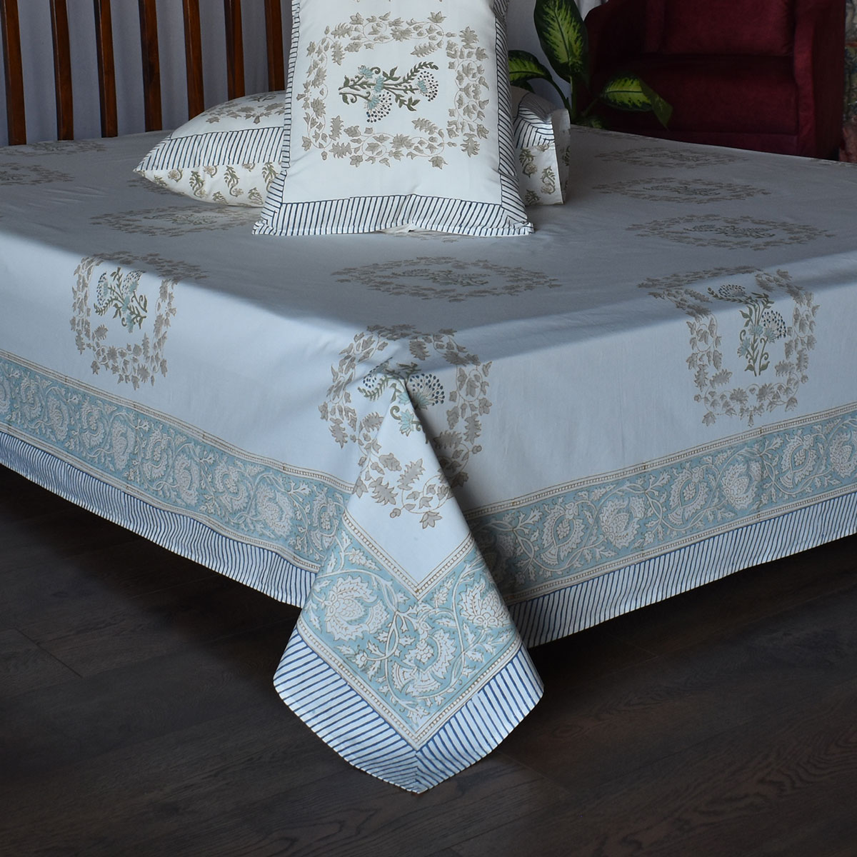 King Size Block Printed Percale Fine Cotton Bedspread with 2 Pillow Cases 200833