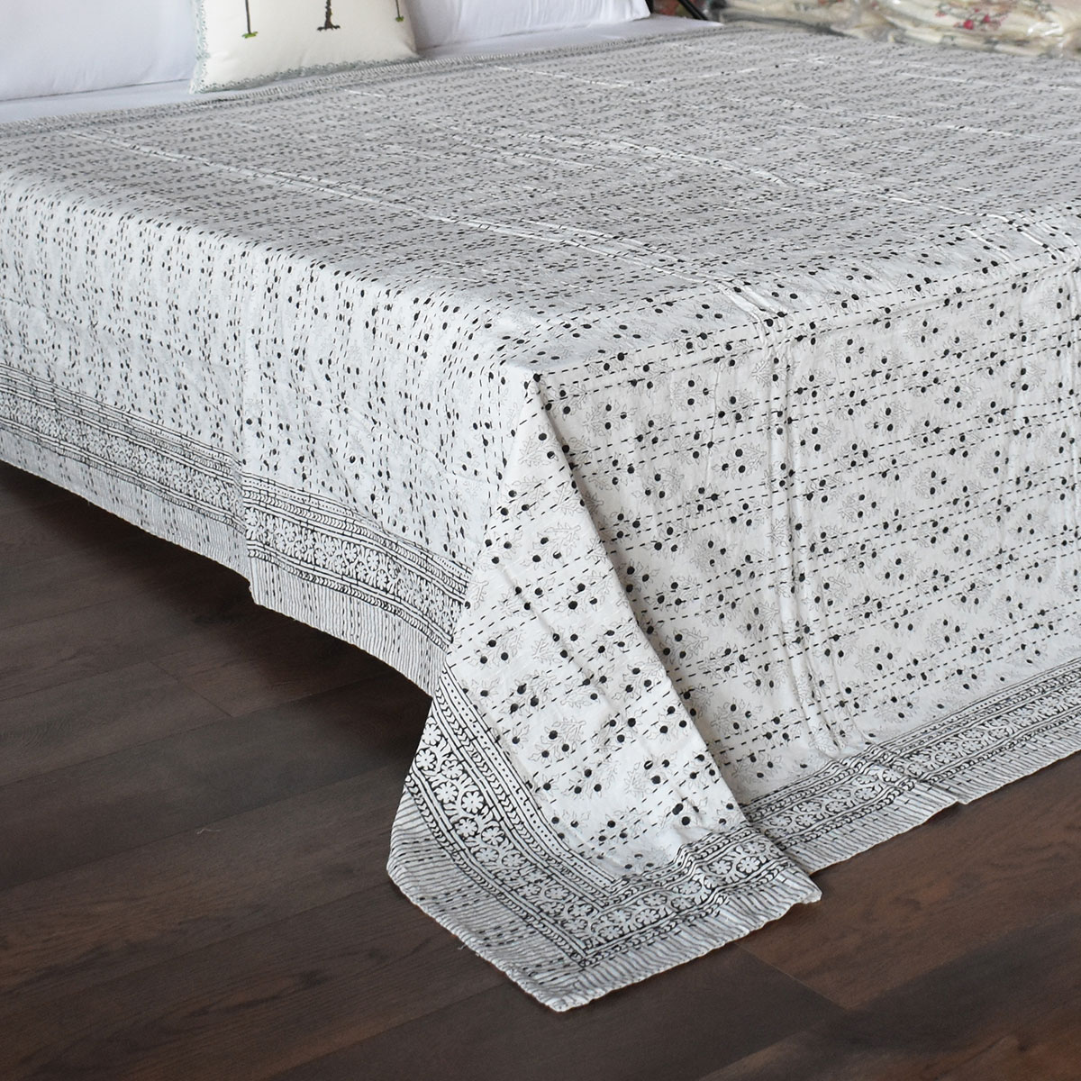 Hand Block Printed Cotton Sanganer Kantha Queen Size Booti Datta Grey 104335