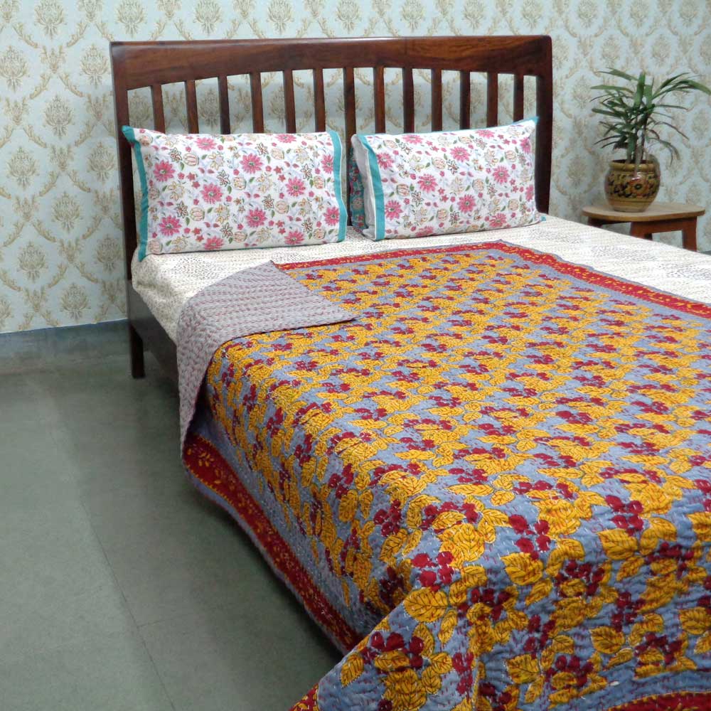 Raspberry Moonlight 104634 Kantha Twin Quilt in Cotton
