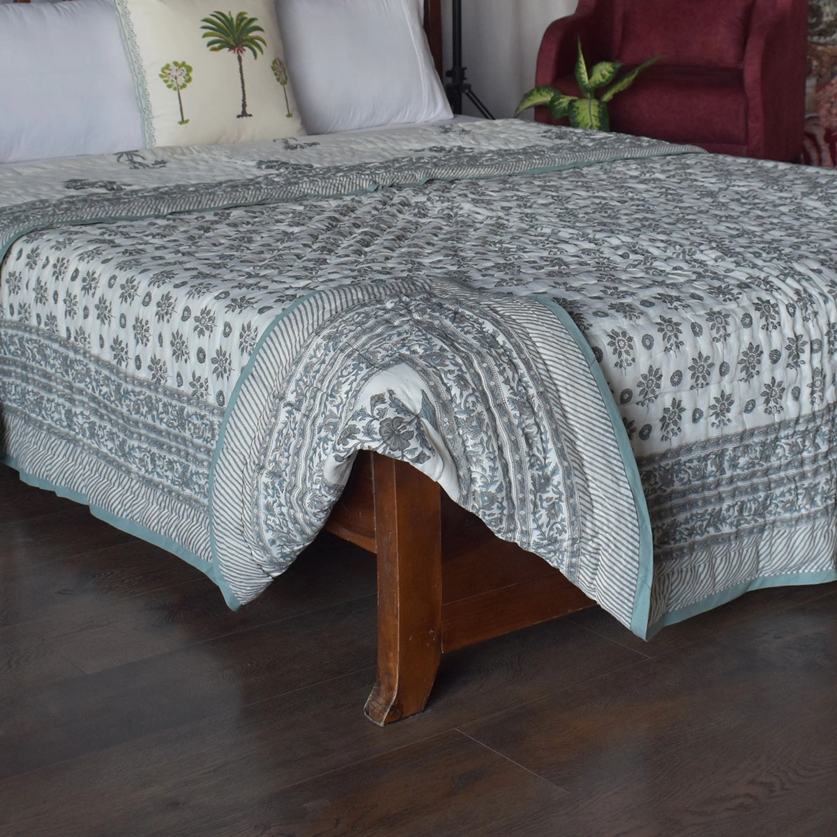 Hand Block Printed Cotton Queen Size Quilt Phool Tara Grey 260116