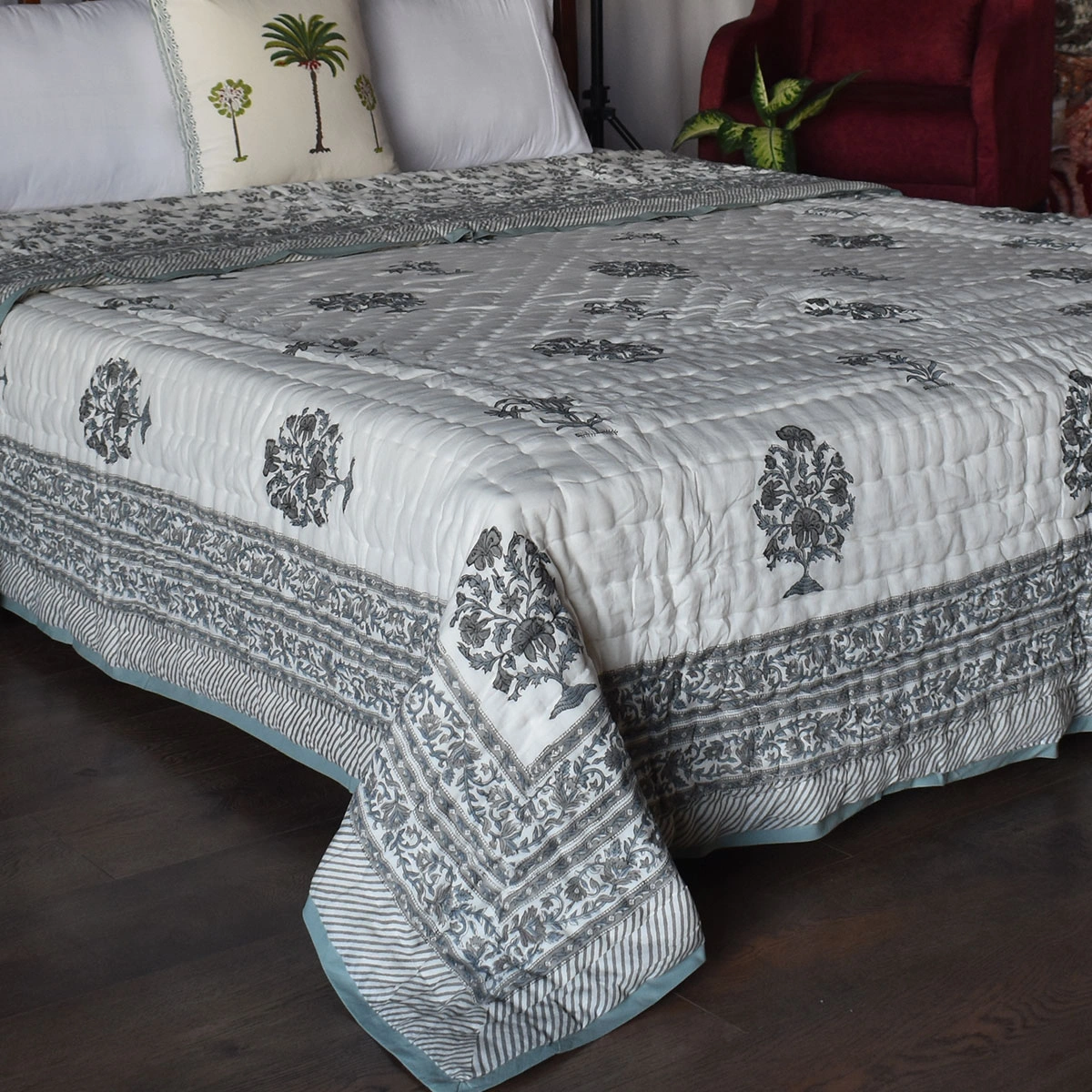 Hand Block Printed Cotton Queen Size Quilt Phool Tara Grey 260116