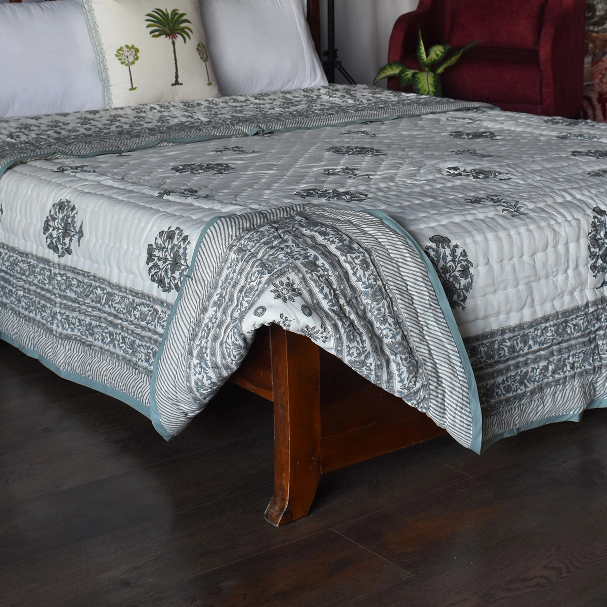 Hand Block Printed Cotton Queen Size Quilt Phool Tara Grey 260116