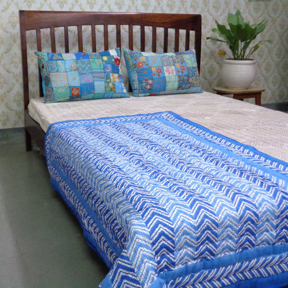 Hand Block Printed Baby Quilt 100x140 cm Jaipur Razai Chevron Blue 107041