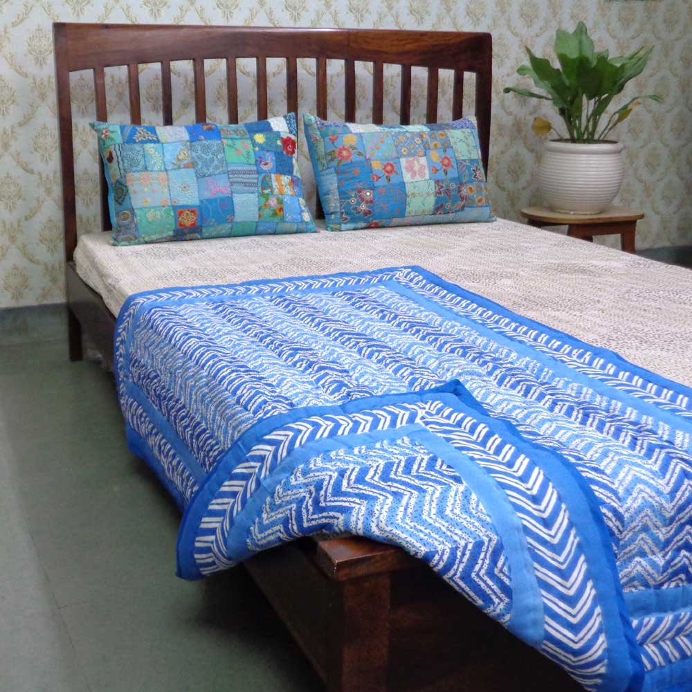 Hand Block Printed Baby Quilt 100x140 cm Jaipur Razai Chevron Blue 107041
