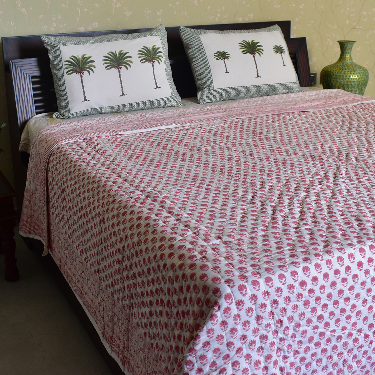 Hand Block Printed Cotton King Size Quilt Choti Booti Pink 202411