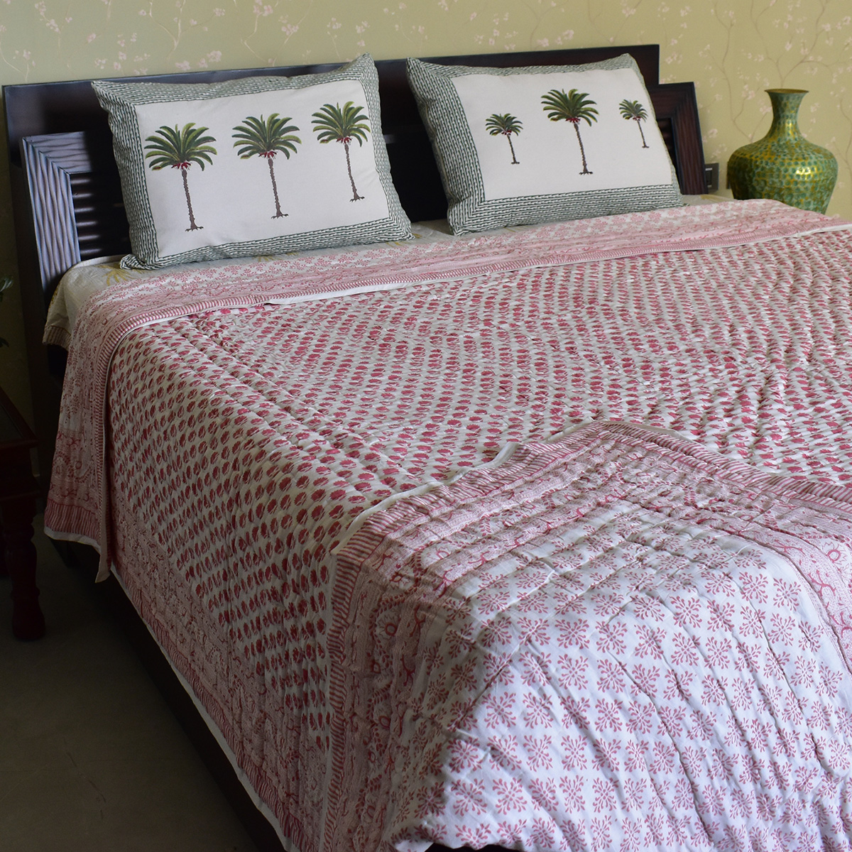 Hand Block Printed Cotton King Size Quilt Choti Booti Pink 202411