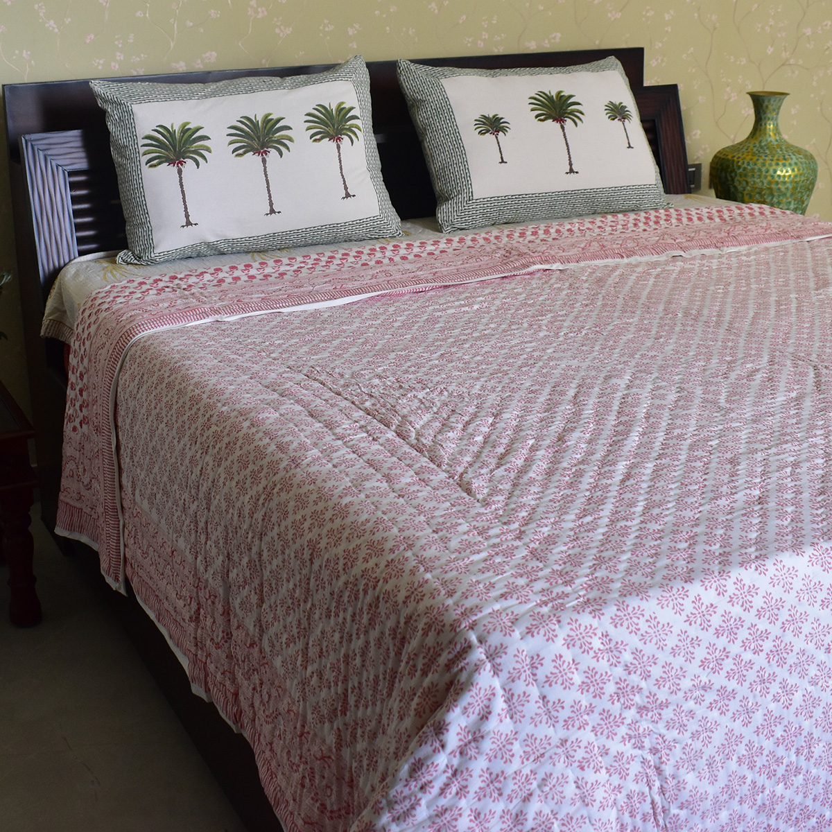 Hand Block Printed Cotton King Size Quilt Choti Booti Pink 202411