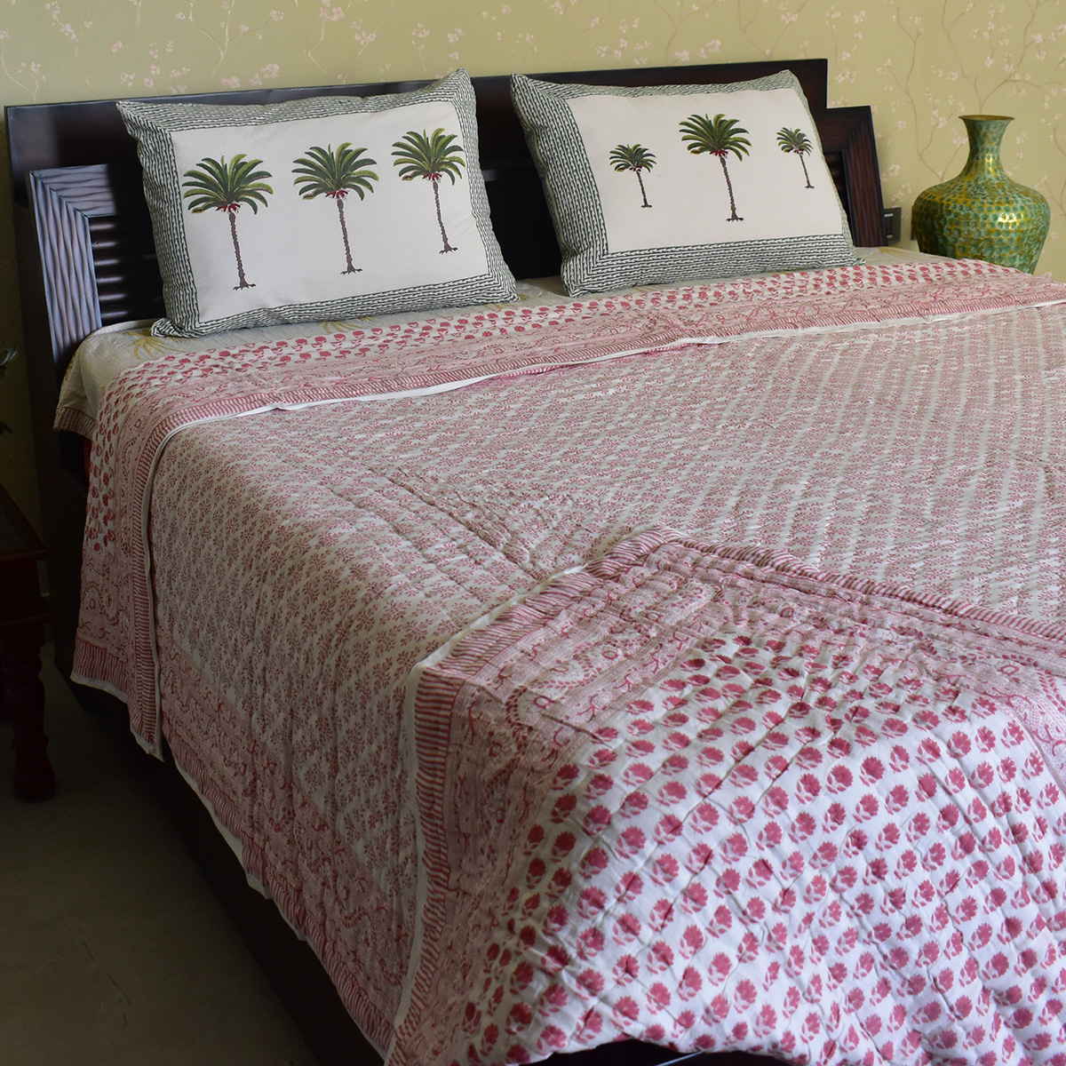 Hand Block Printed Cotton King Size Quilt Choti Booti Pink 202411