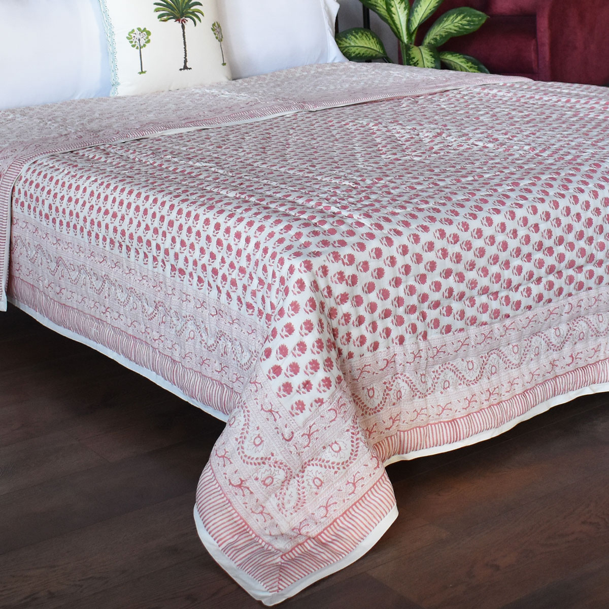 Hand Block Printed Cotton King Size Quilt Choti Booti Pink 202411