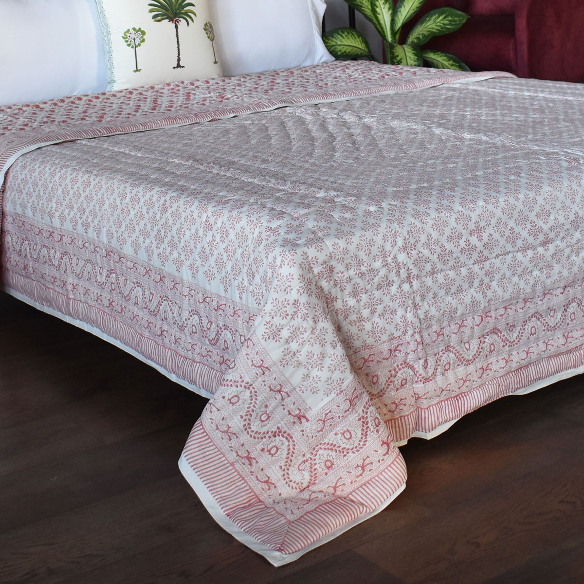 Hand Block Printed Cotton King Size Quilt Choti Booti Pink 202411