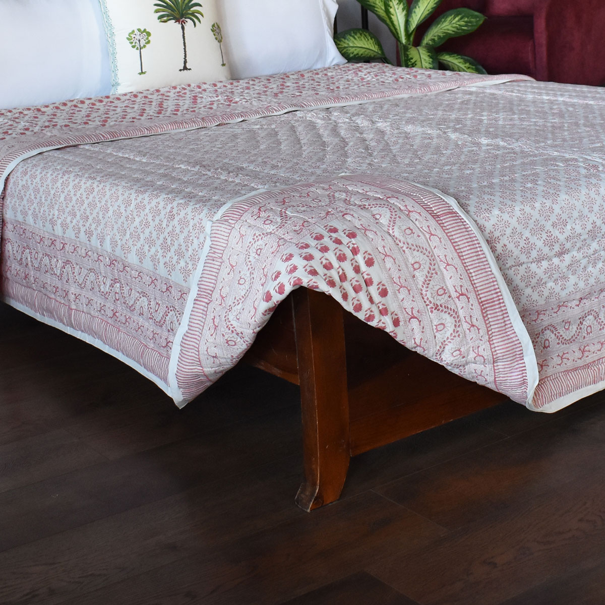 Hand Block Printed Cotton King Size Quilt Choti Booti Pink 202411
