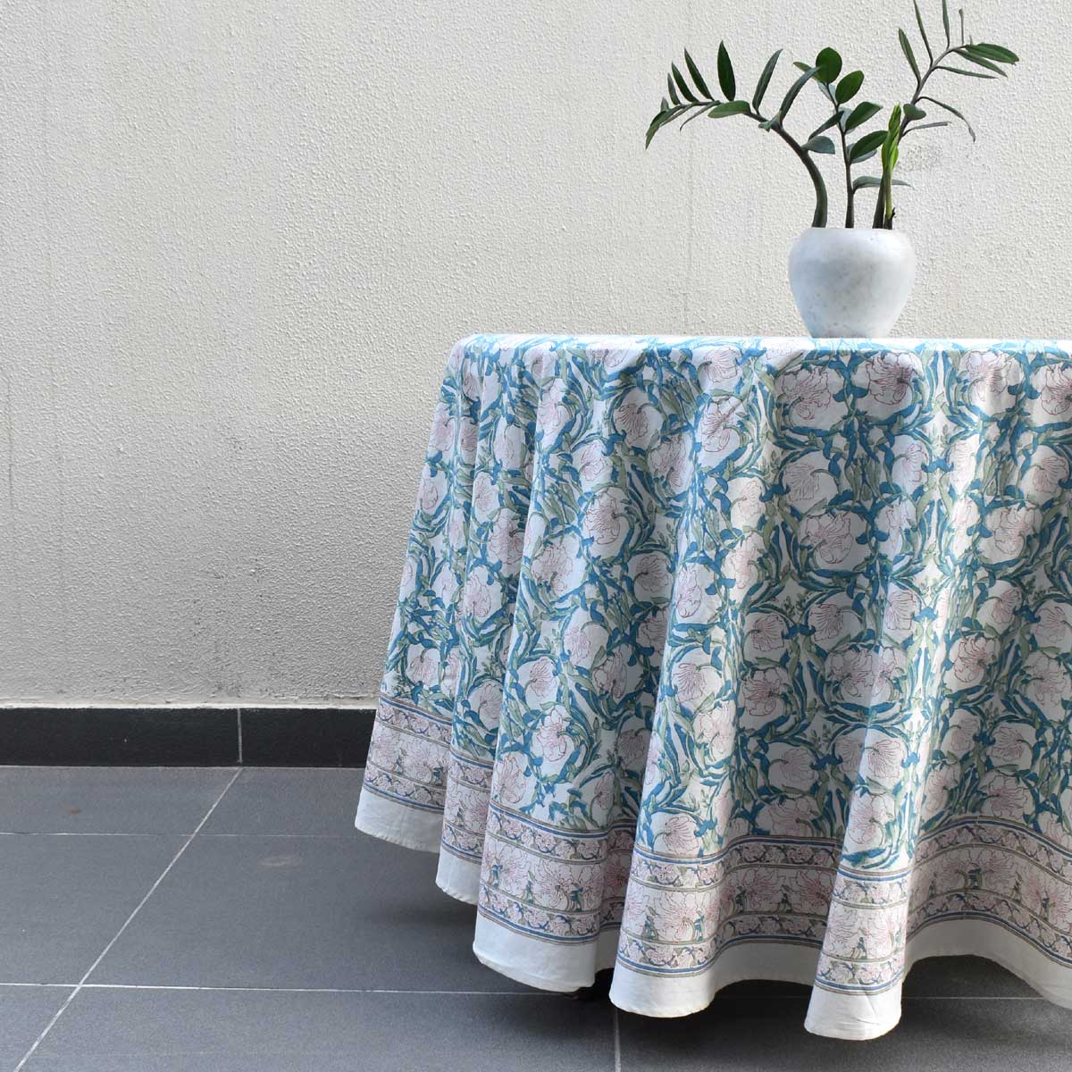 Round 180 cms Cotton French Design Table Cover Bauhaus-Pink-Open-601781