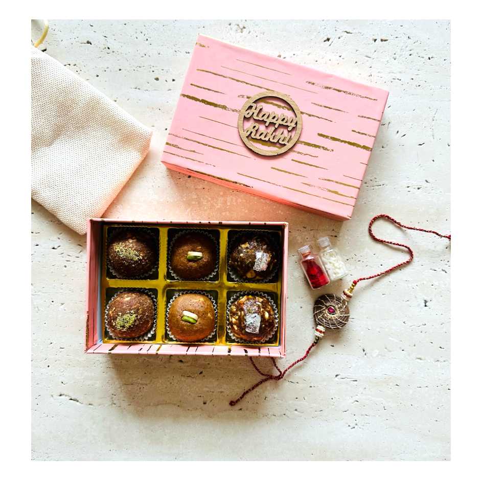 6 ASSORTED LADDOS IN A FESTIVE BOX