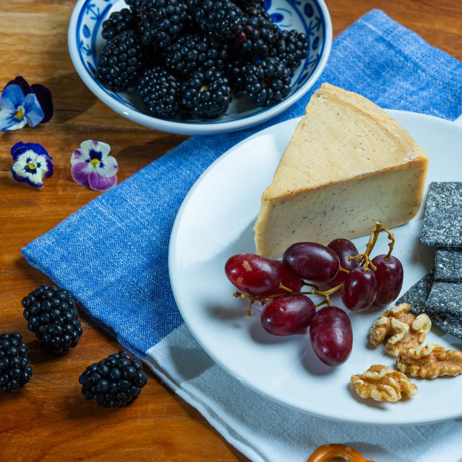 Vegan Aged Strong Gouda Cheese ~140g(Hand Cut) – Pack of 2