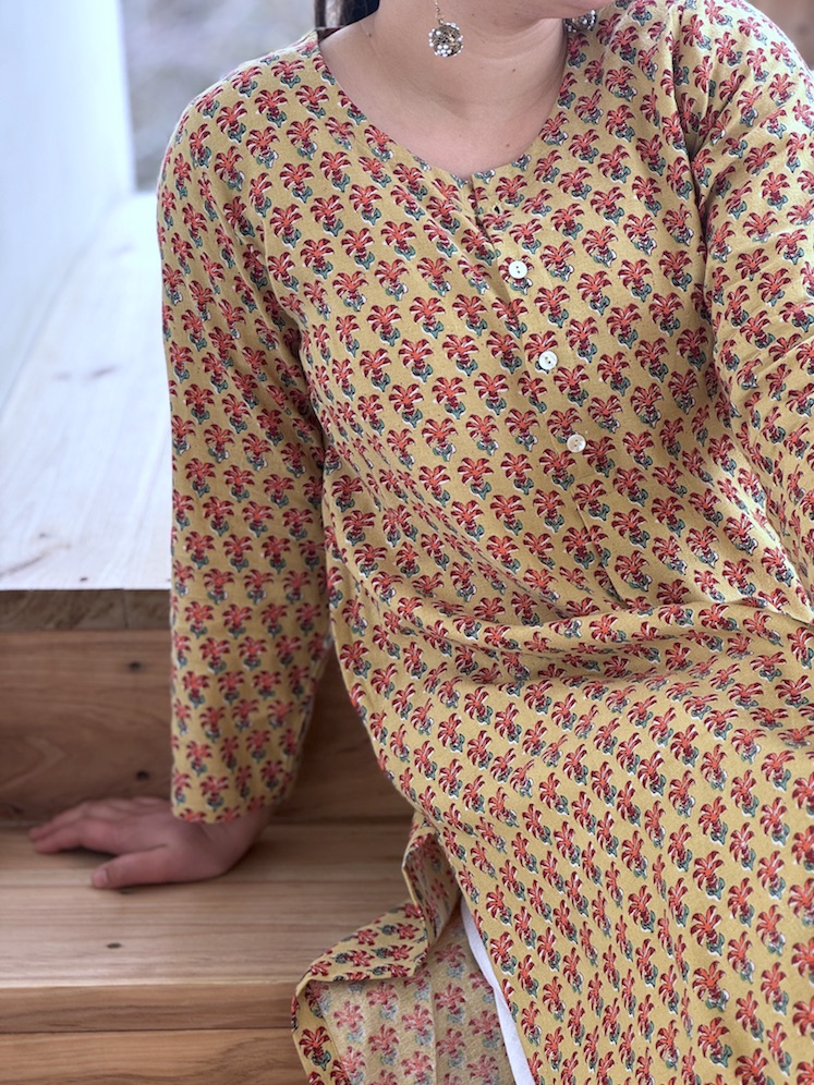 SUBTLE GREEN FLORALS