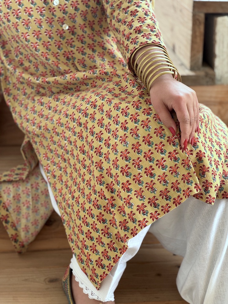 SUBTLE GREEN FLORALS