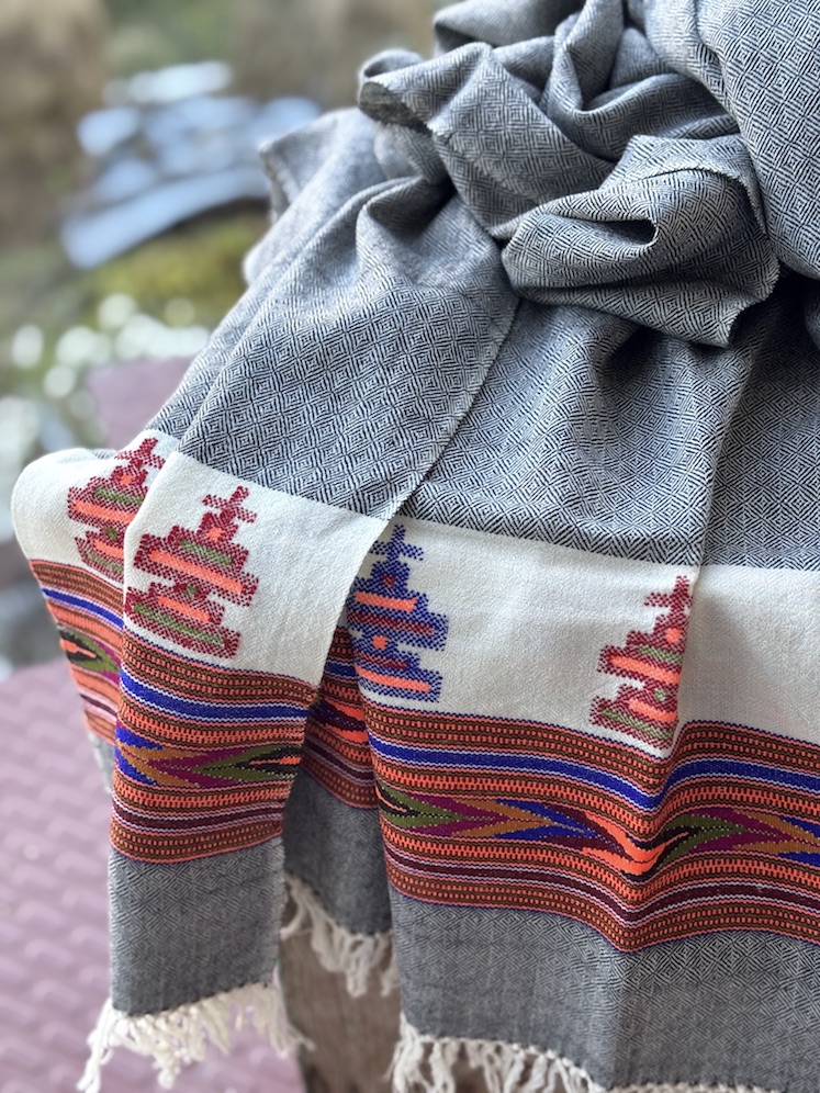 Pure wool shawl with stupa border