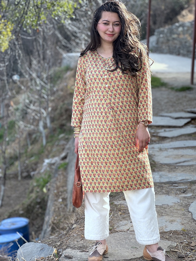 SUBTLE GREEN FLORALS