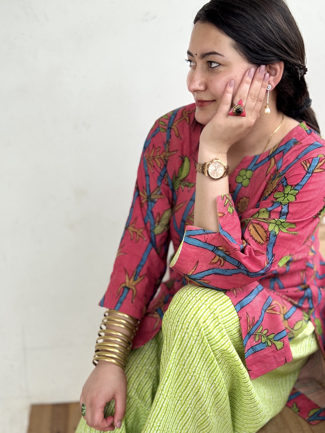 GULAABI FARSHI
