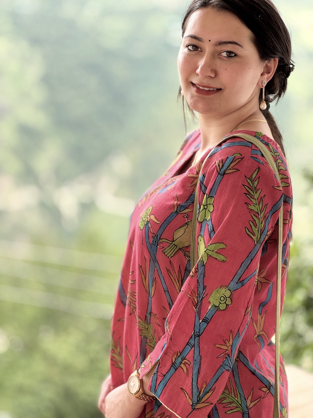 GULAABI FARSHI