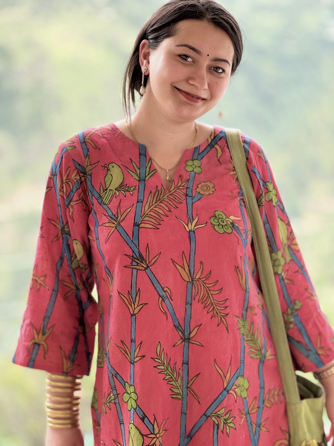 GULAABI FARSHI