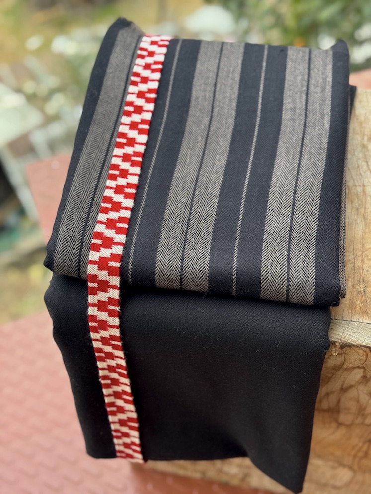 Spiti angora wool suit