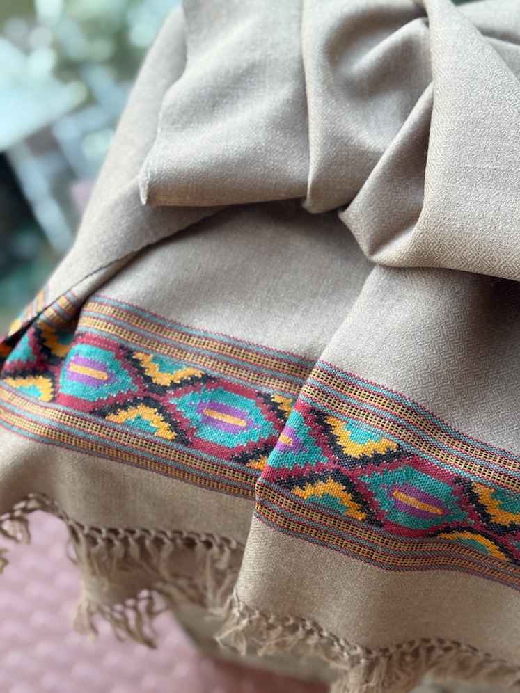 Mouse brown pure wool stole with traditional himachali border